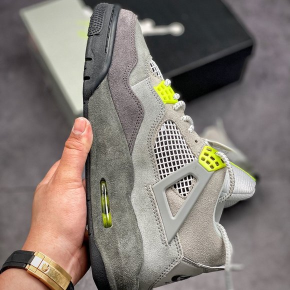 Air Jordan 4 Retro